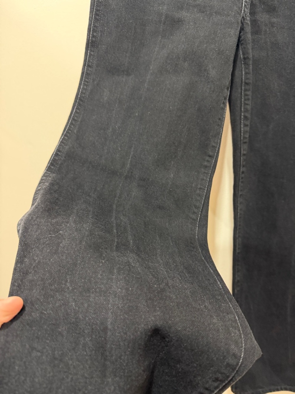 Aritzia Sunday Best Juniper 90s Loose Black Wide-Leg Jeans - Picture 8 of 13